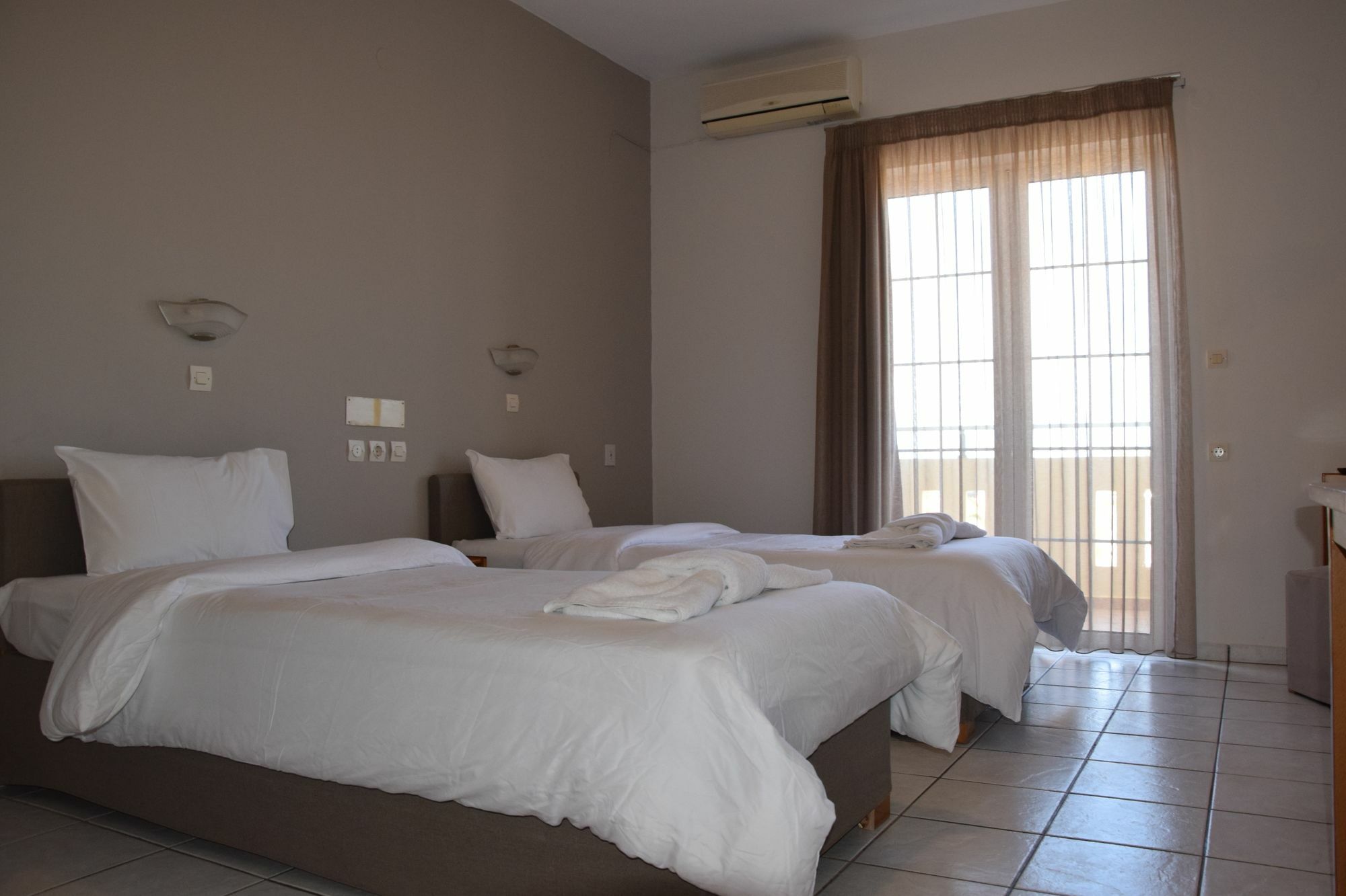 Amaryllis Aparthotel ปลาเตเนียส ภายนอก รูปภาพ